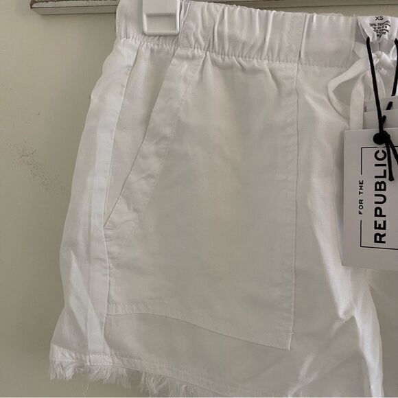 Republic White Shorts - Picture 5 of 5